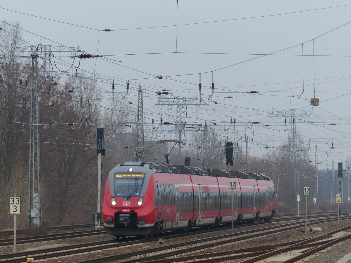 Talent-2 ersetzt BR 650: Mit dem Anbieterwechsel von ODEG zu DB Regio ist die RB24 (bisher RB60) von Berlin nach Eberswalde fahrzeugtechnisch aufgewertet. Wenn man diesen Dingern nun noch eine sinnvolle Inneneinrichtung gibt (nutzbare Lastenabteile für Fahrräder und Kinderwagen, gerades Sitzen auch für große Menschen an Fensterplätzen - bisher durch überdimensionierte Mülleimer erschwert), dann wäre das auf dieser Linie tatsächlich ein perfektes Angebot. 14.12.2014, Springpfuhl