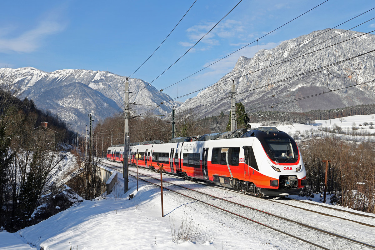 Talent III 4758.504 fährt als S-Prob. zwischen Payerbach und Semmering über den Payerbachgraben-Viadukt bei herrlichster Winterstimmung am 16.12.18