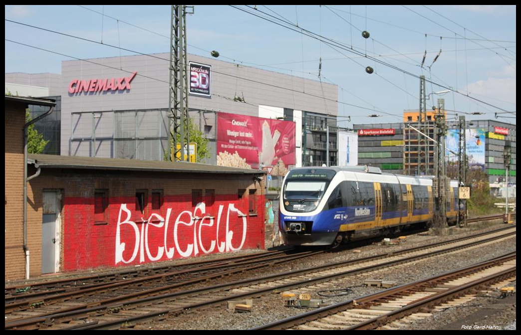 Talent VT 643303 der Nord West Bahn verläßt hier am 30.04.2017 gegen 15.58 Uhr Bielefeld auf dem Weg nach Osnabrück.