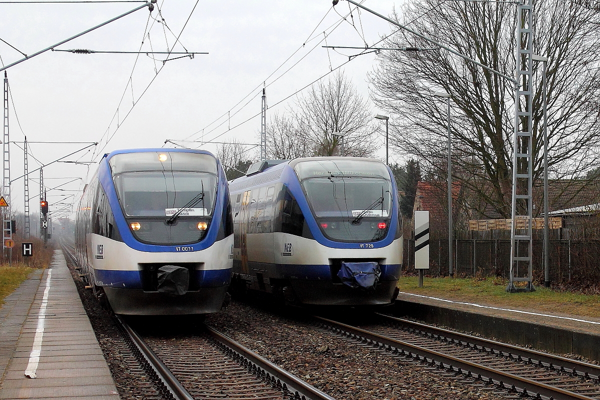 Talente der NEB treffen sich am 05.02.2016 in Sachsenhausen(Nordbahn).
Der VT 0011 fährt nach Templin Stadt und der VT 729 nach Berlin Ostkreuz.
