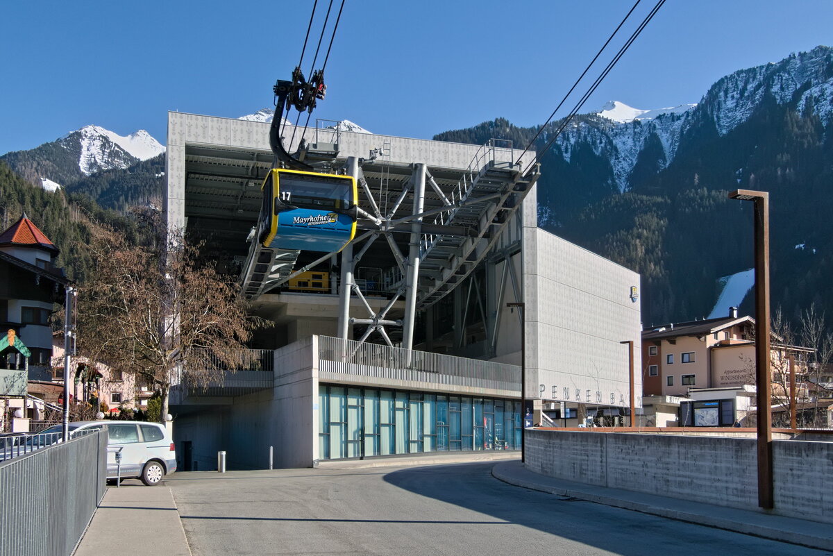 Talstation der Penkenbahn in Mayrhofen im Zillertal, Tirol. Aufgenommen 21.2.2023.