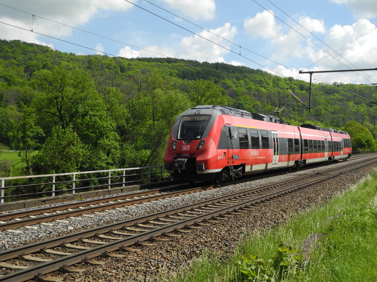 Taltent 2 des Franken-Thüringen-Express an der Saale bei Bad Kösen