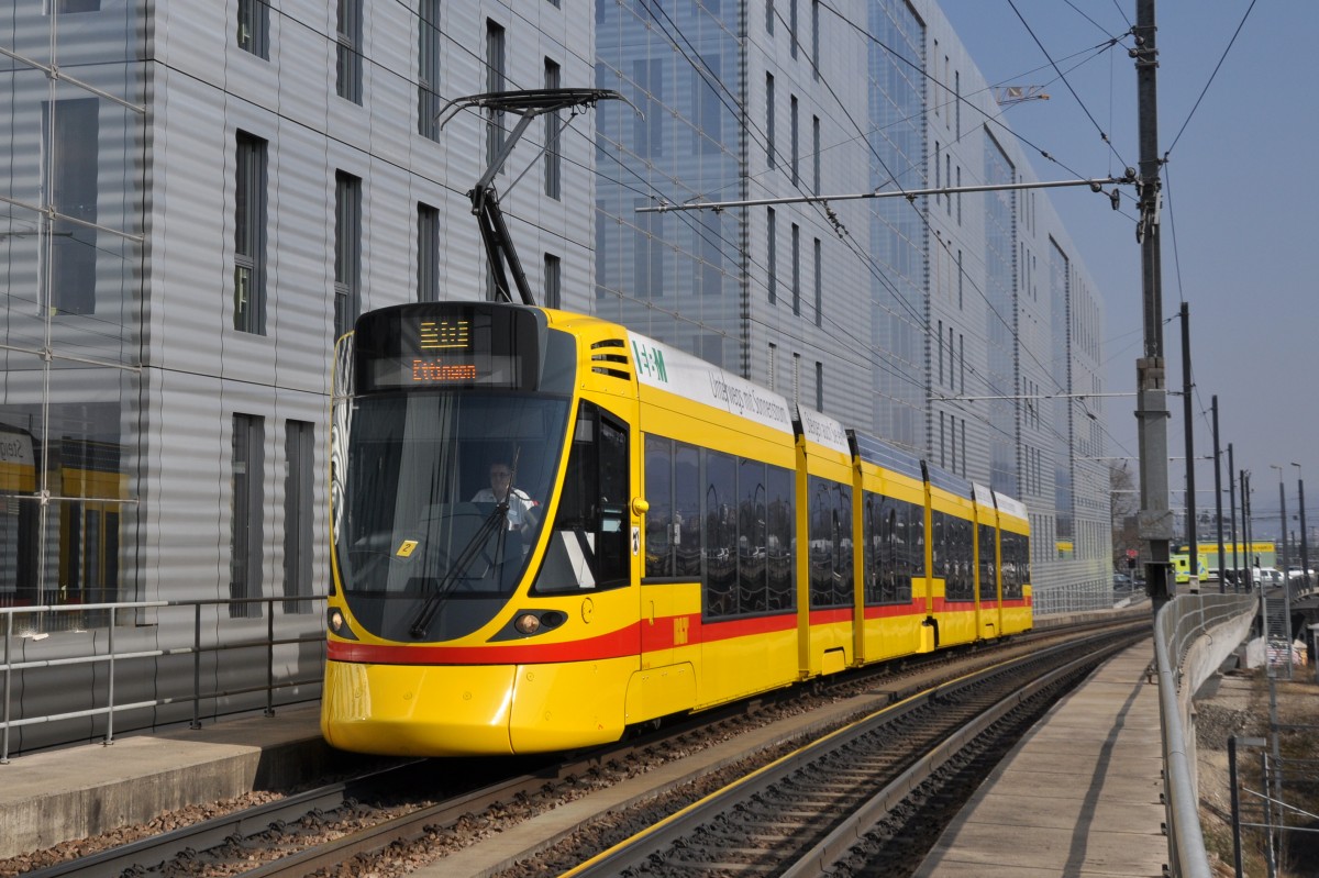 Tango 158 auf der Linie 10 bei der Haltestelle Peter Merian. Die Aufnahme stammt vom 25.02.2014.