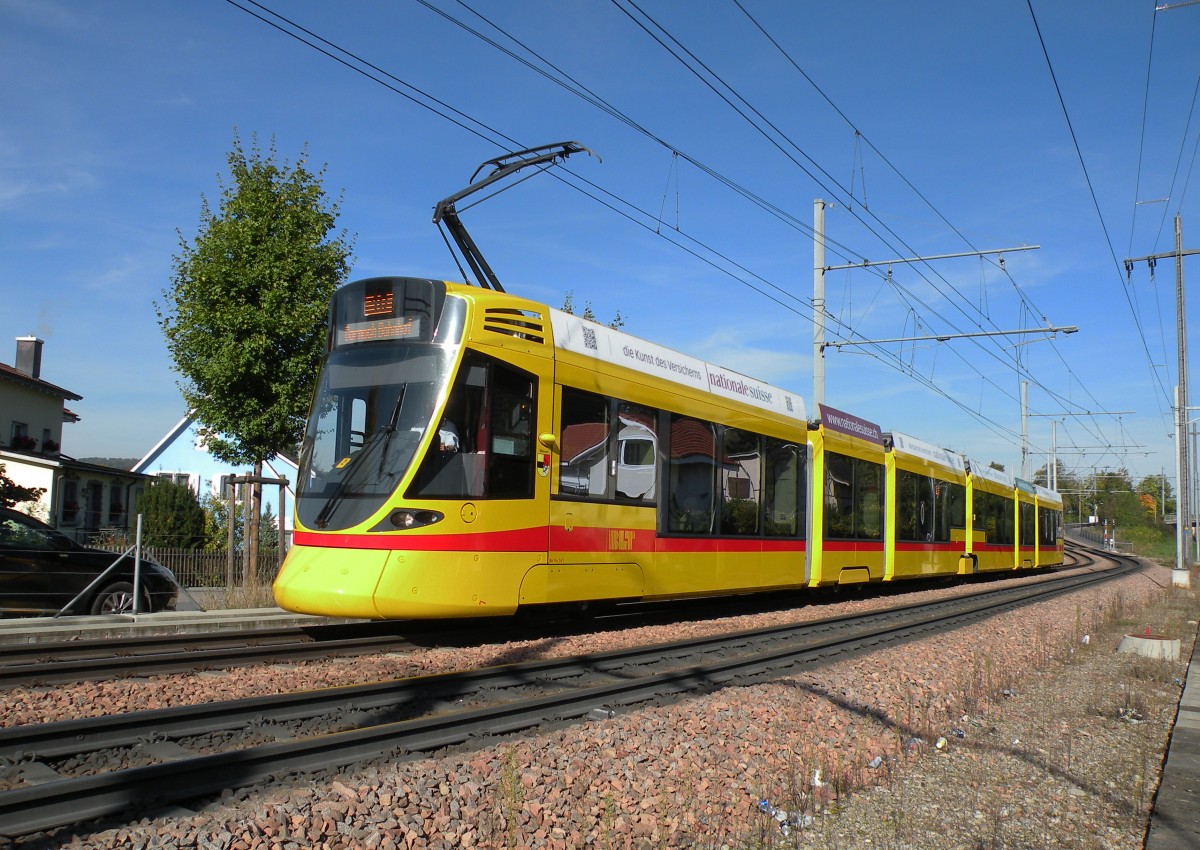 Tango 161 auf der Linie 10 kurz vor der Endhaltestelle in Dornach. Die Aufnahme stammt vom 18.10.2013.