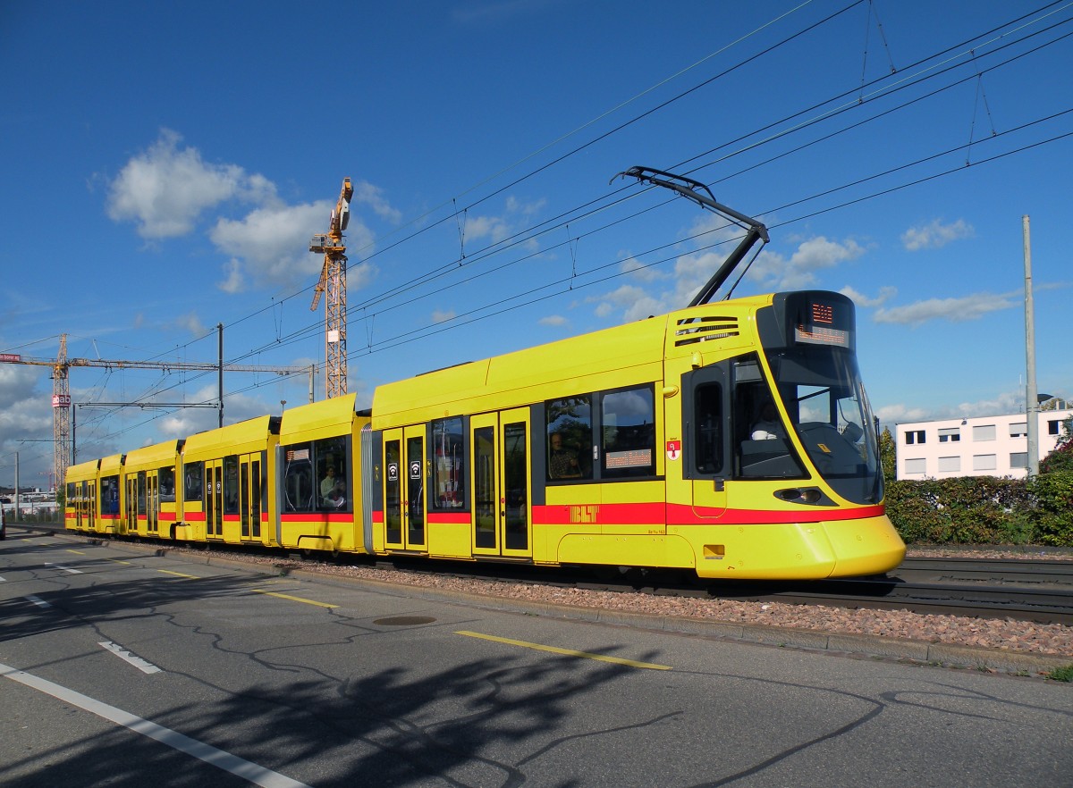 Tango 163 auf der Linie 10 kurz vor der Haltestelle M-Parc. Die Aufnahme stammt vom 17.10.2013