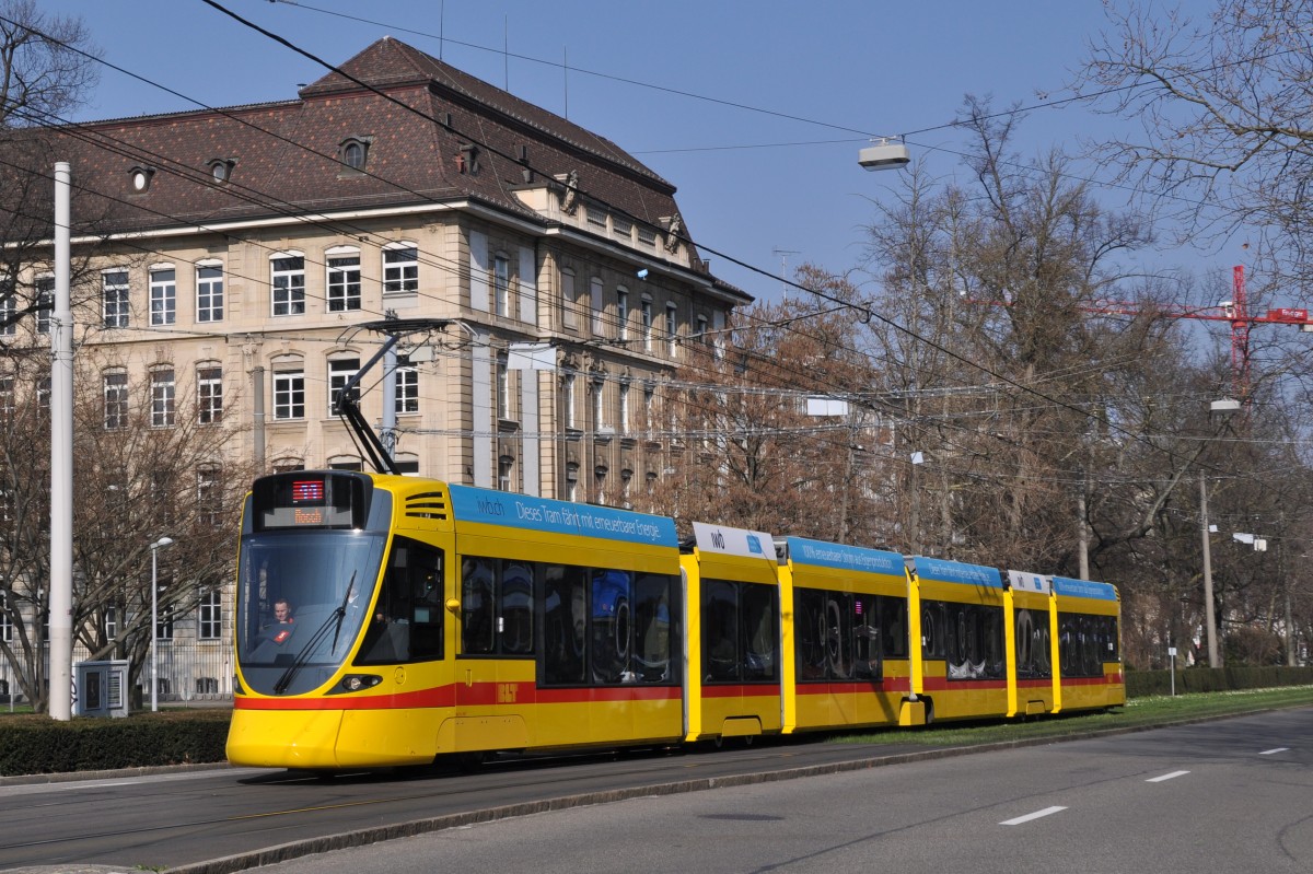 Tango 167 auf der Linie 11 kurz vor dem Bahnhof SBB. Die Aufnahme stammt vom 07.03.2014.