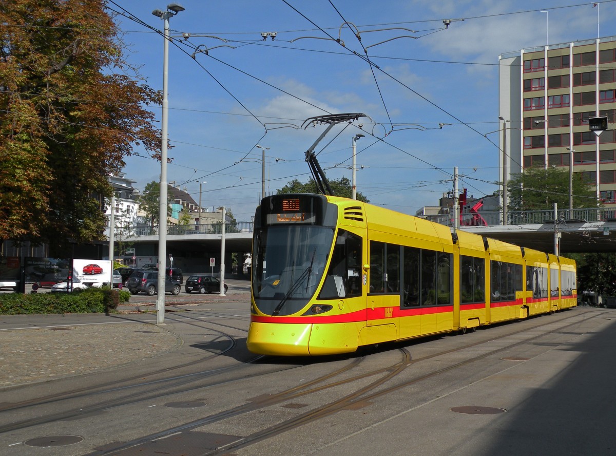 Tango mit der Betriebsnummer 160 auf der Linie 10 fhrt Richtung Haltestelle Zoo. Die Aufnahme stammt vom 25.09.2013.
