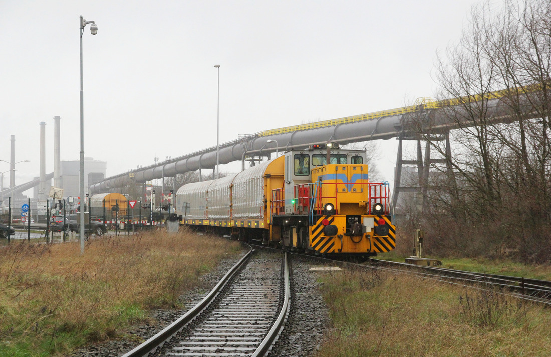 Tata Steel Ijmuiden; Lok 333 // Ijmuiden // 20. Februar 2022. Aufgenommen von einem öffentlichen Bahnübergang.
