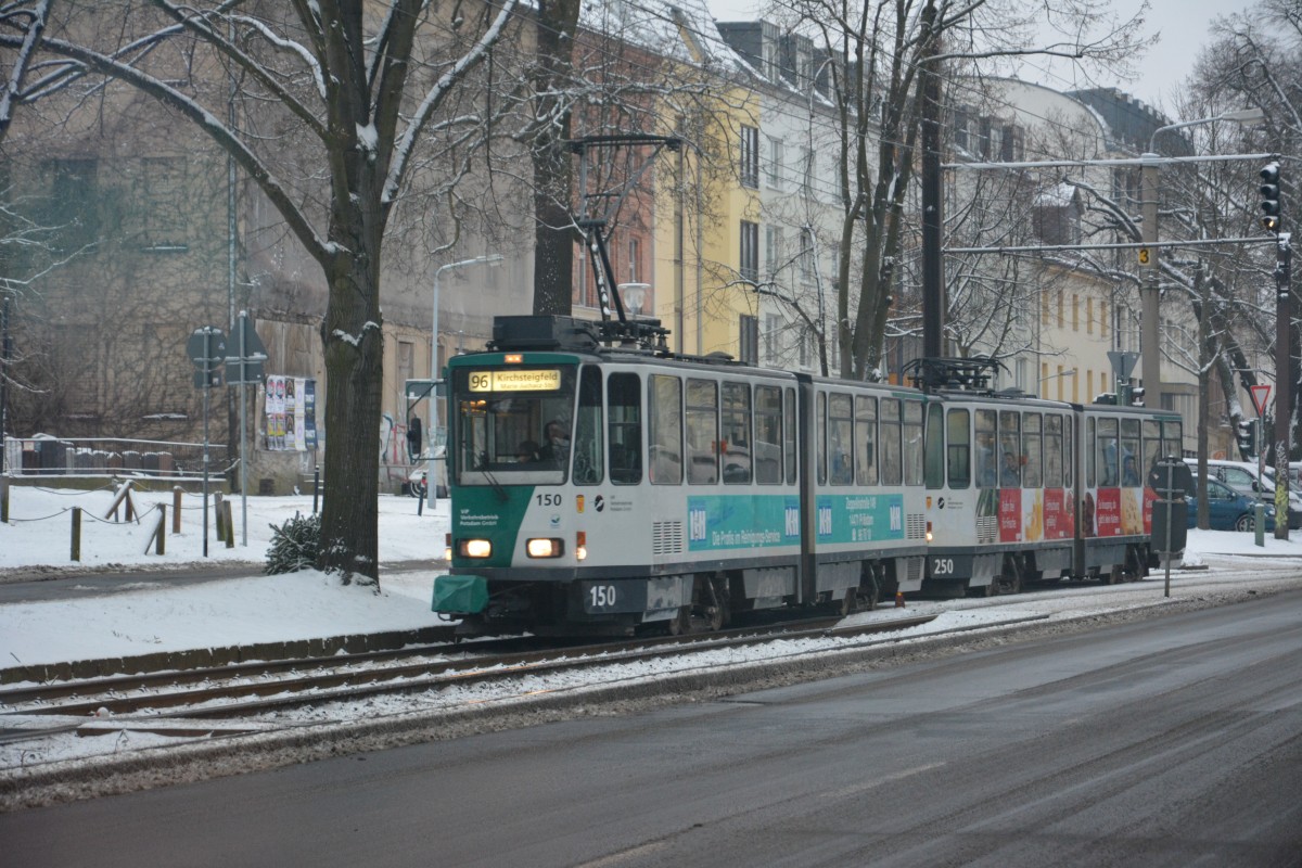 Tatra KT4 (150/250) auf der Linie 96 zum Kirchsteigfeld. Aufgenommen am 22.01.2014 Potsdam Heinrich-Mann-Allee.