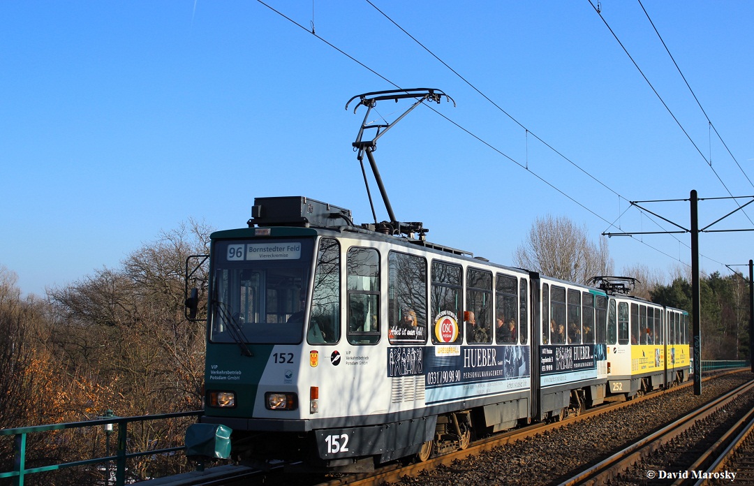 Tatra KT4D (mod.), Nr. 152 am 05.02.2014 in Potsdam an der Haltestelle Betriebshof Babelsberg.