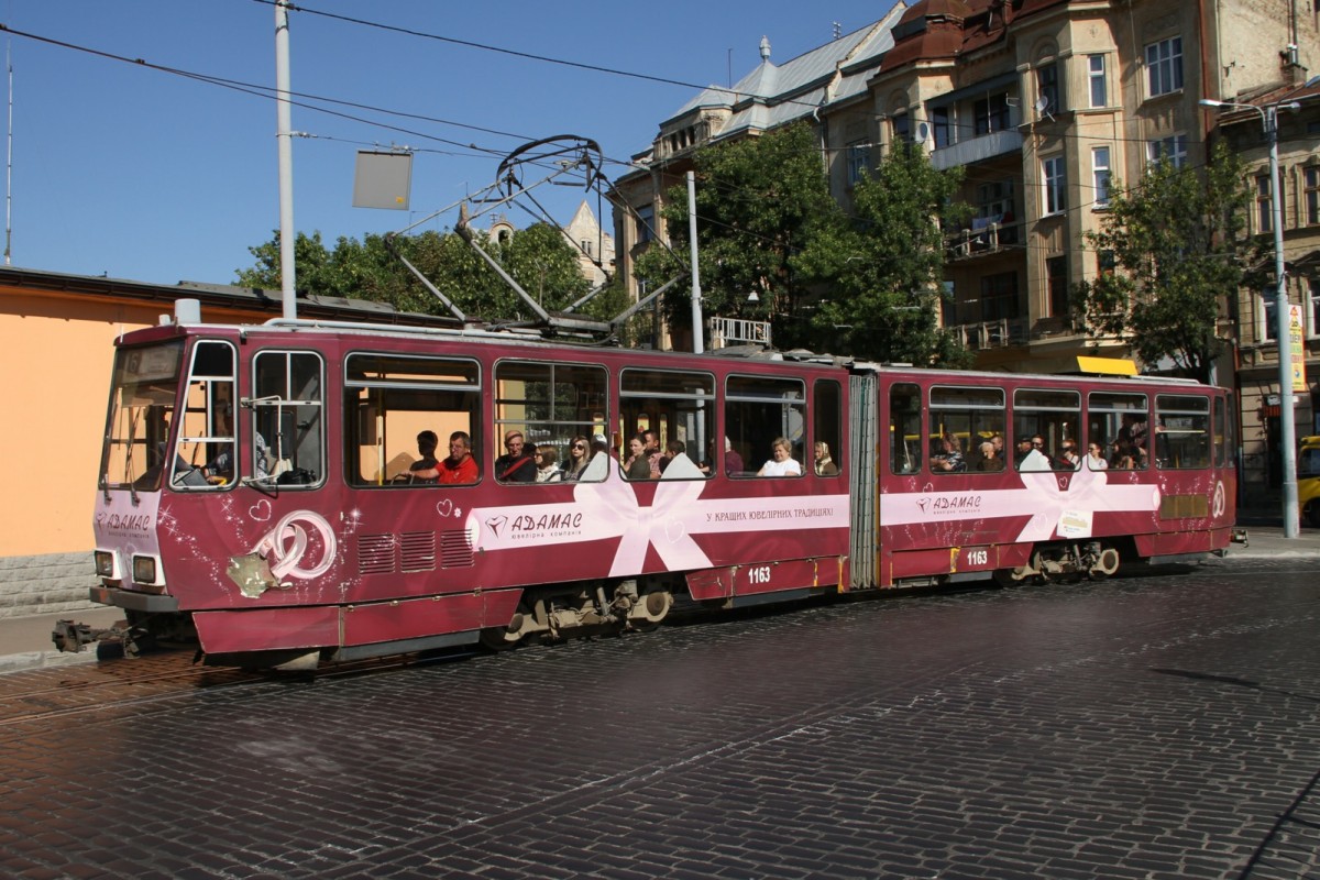 TATRA T4 als Schatzkästchen verkleidet am 19.08.2015 in Lviv.