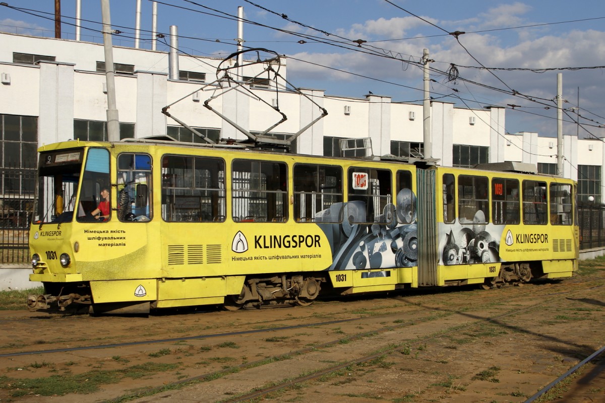 TATRA T4 mit der Nummer 1031 am 19.08.2015 in Lviv. Fotografiert an der Wendeschleife am Hauptbahnhof. 