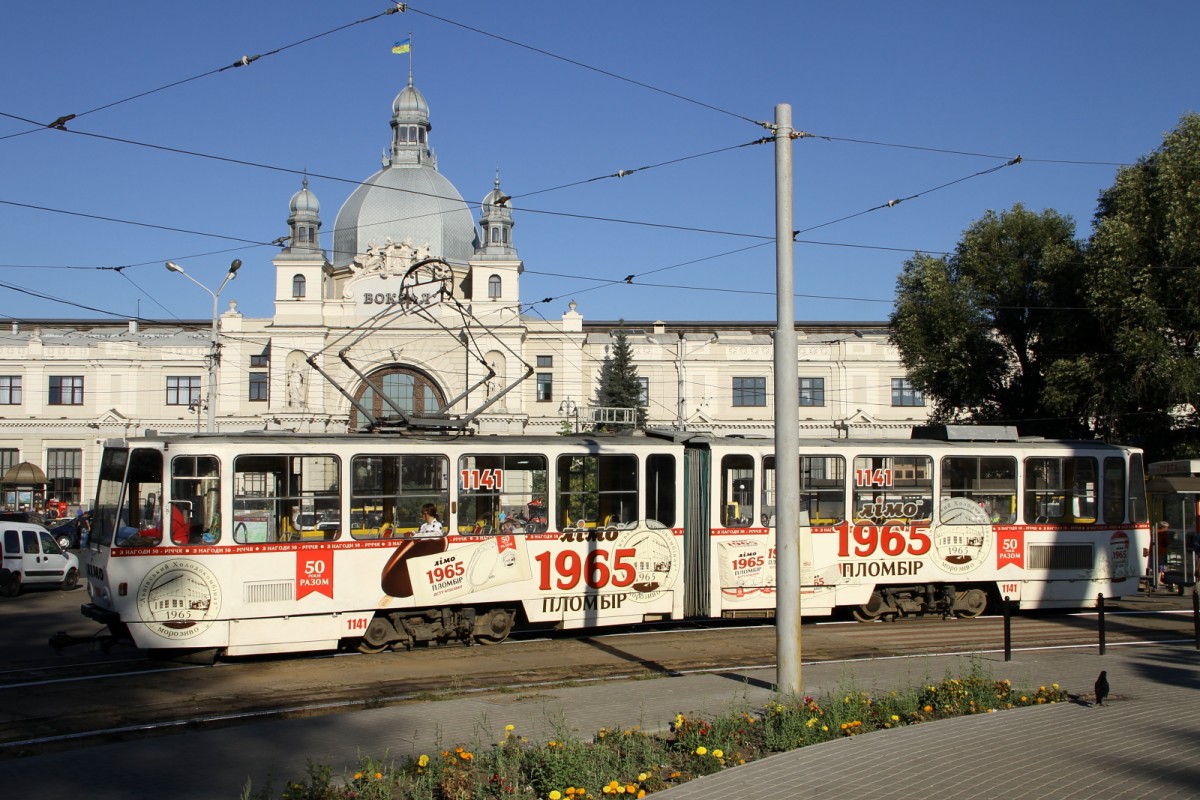 TATRA T4 mit der Nummer 1141 am 20.08.2015 in Lviv. Fotografiert an der Wendeschleife am Hauptbahnhof.