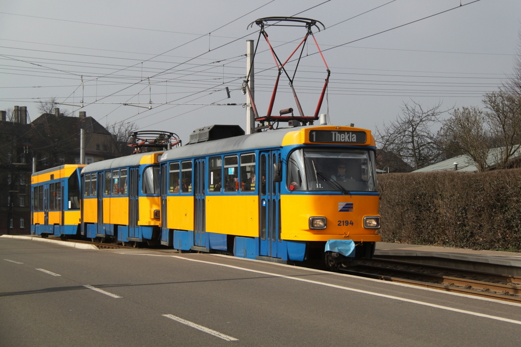 Tatra T4D+Niederflur-Beiwagen NB4 als Linie 1 von Lausen,Leipzig nach Thekla Tauchaer Str.,Leipzig bei der Einfahrt in die Station Kurt-Kresse-Str.,Leipzig.08.03.2014