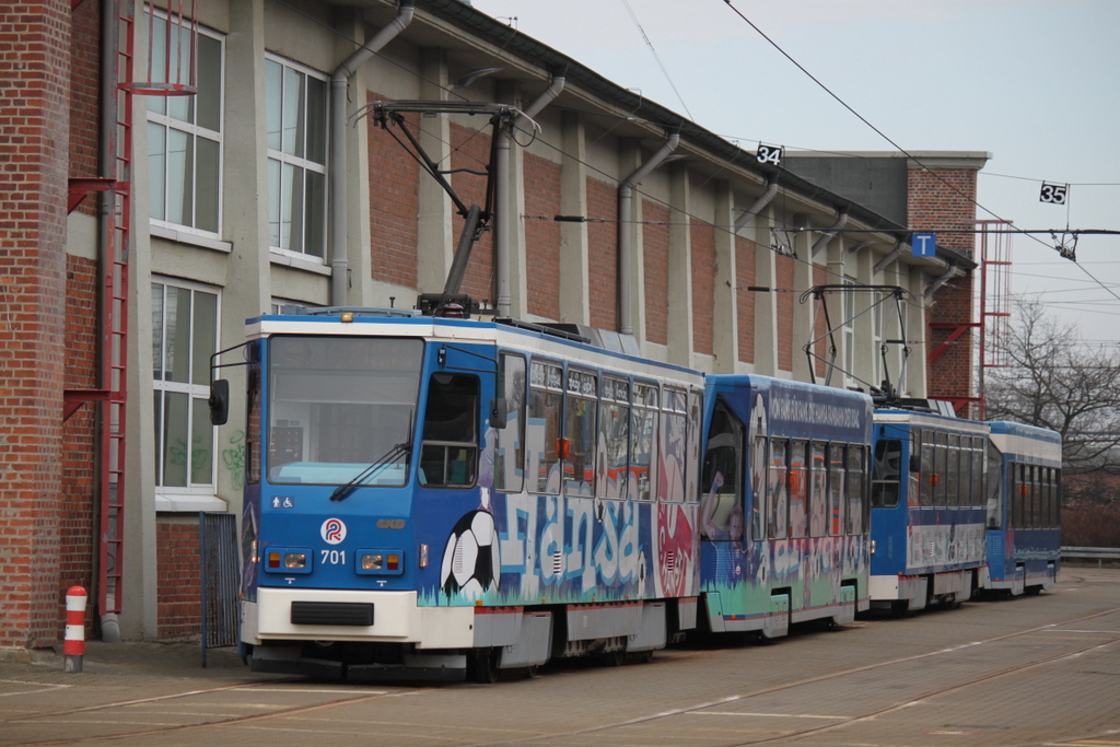 Tatra T6 Wagen 701+705 waren am 27.02.2015 auf dem Gelnde der Rostocker Straenbahn AG abgestellt.