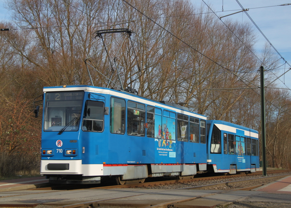 Tatra T6 Wagen 710 stand am 08.02.2015 in der Haltestelle Rostock-Hinrichsdorfer Str.(Tatra-Fototag)