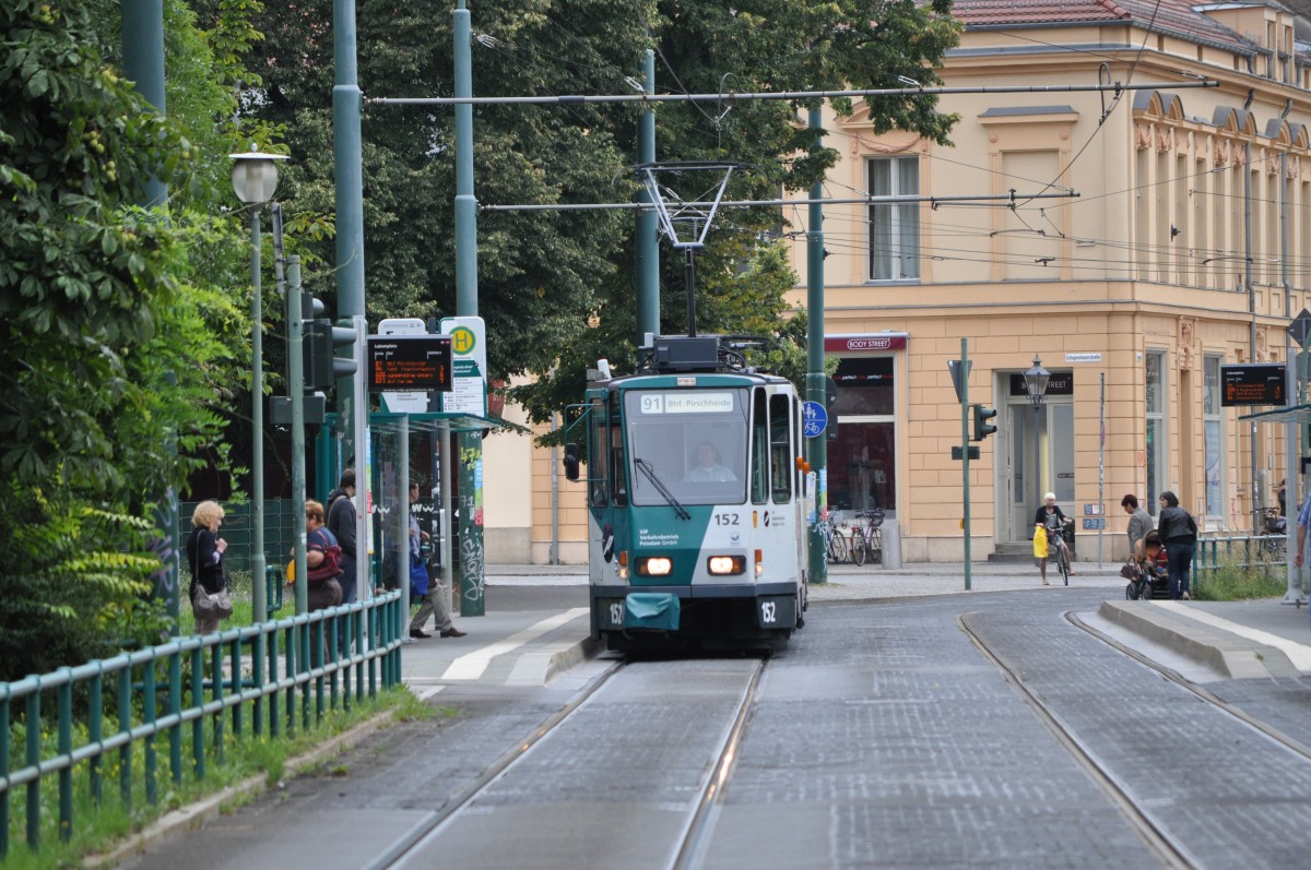 Tatra Tz 152 auf der Linie 91 zum Bahnhof Pirscheide. Aufgenommen bei der Einfahrt Luisenplatz Sd am 21.08.2013.
