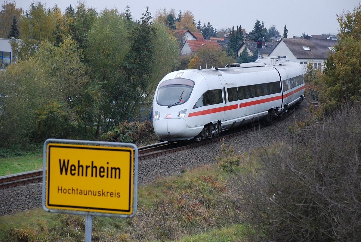 Taufe des Triebzuges 605 010 auf den Namen  Wehrheim (Taunus)  am 27.10.2007 auf der Taunusbahn. Rückfahrt nach vollzogener  Zeremonie .