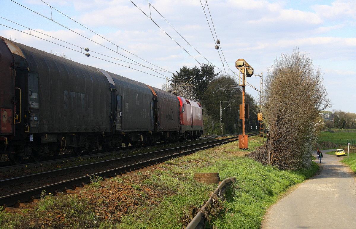 Taurus 1016 041 von ÖBB gibt Schubhilfe für einen schweren Coilzug aus  Linz Voestalpine(A) nach Antwerpen-Waaslandhaven(B) von Aachen-West bis zum Gemmenicher-Tunnel. 
Aufgenommen an der Montzenroute am Gemmenicher-Weg. 
Bei schönem Frühlingswetter am Nachmittag vom 18.4.2016. 