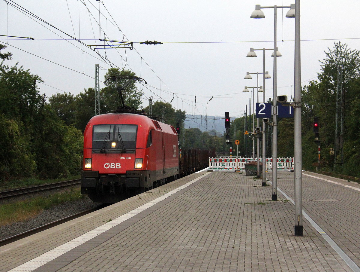 Taurus 1116 053 von ÖBB  kommt mit einem Güterzug aus  Belgien nach Österreich und kommt aus Richtung Aachen-West,Aachen-Schanz,Aachen-Hbf und fährt durch Aachen-Rothe-Erde in Richtung Eilendorf,Stolberg-Hbf(Rheinland),Eschweiler-Hbf,Langerwehe,Düren,Merzenich,Buir,Horrem,Kerpen-Köln-Ehrenfeld,Köln-West,Köln-Süd. Aufgenommen vom Bahnsteig 1 in Aachen-Rothe-Erde. 
Bei Wolken am Abend vom 3.9.2018.