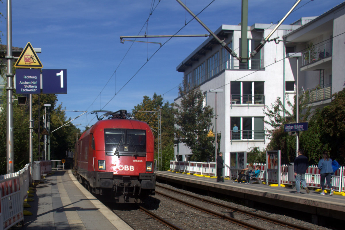 Taurus 1116 053 von ÖBB kommt aus Richtung Aachen-West mit einem Coilzug aus Antwerpen Waaslandhaven(B) nach Linz-Voestalpine(A) und fährt durch Aachen-Schanz in Richtung Aachen-Hbf,Aachen-Rothe-Erde,Stolberg-Hbf(Rheinland)Eschweiler-Hbf,Langerwehe,Düren,Merzenich,Buir,Horrem,Kerpen-Köln-Ehrenfeld,Köln-West,Köln-Süd. Aufgenommen vom Bahnsteig von Aachen-Schanz. 
Bei Sommerwetter am Mittag vom 20.9.2019. 