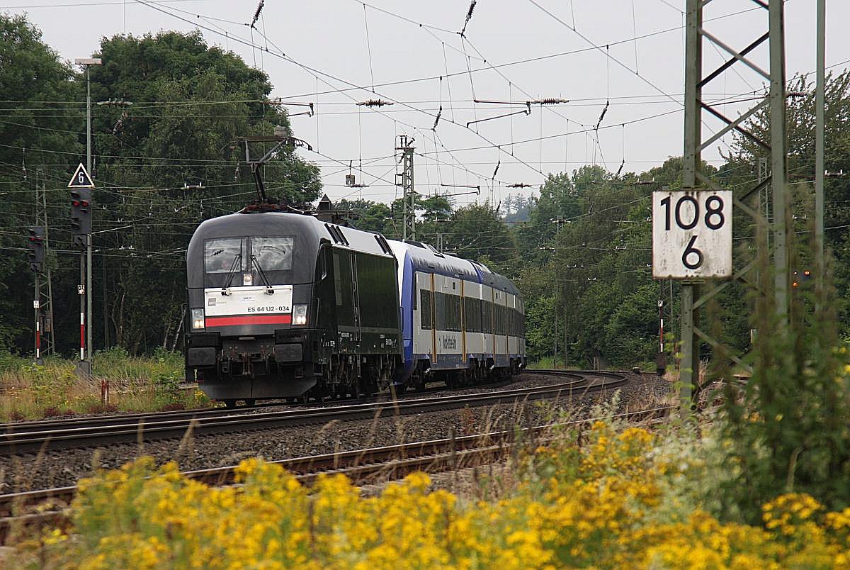 Taurus ES 64U2-034 mit dem HKX 1801 nach Hamburg / Westerland am 5.7.2014 bei der Durchfahrt in Hasbergen. Der Zug besteht neben dem Taurus aus einer reinen NOB Garnitur.