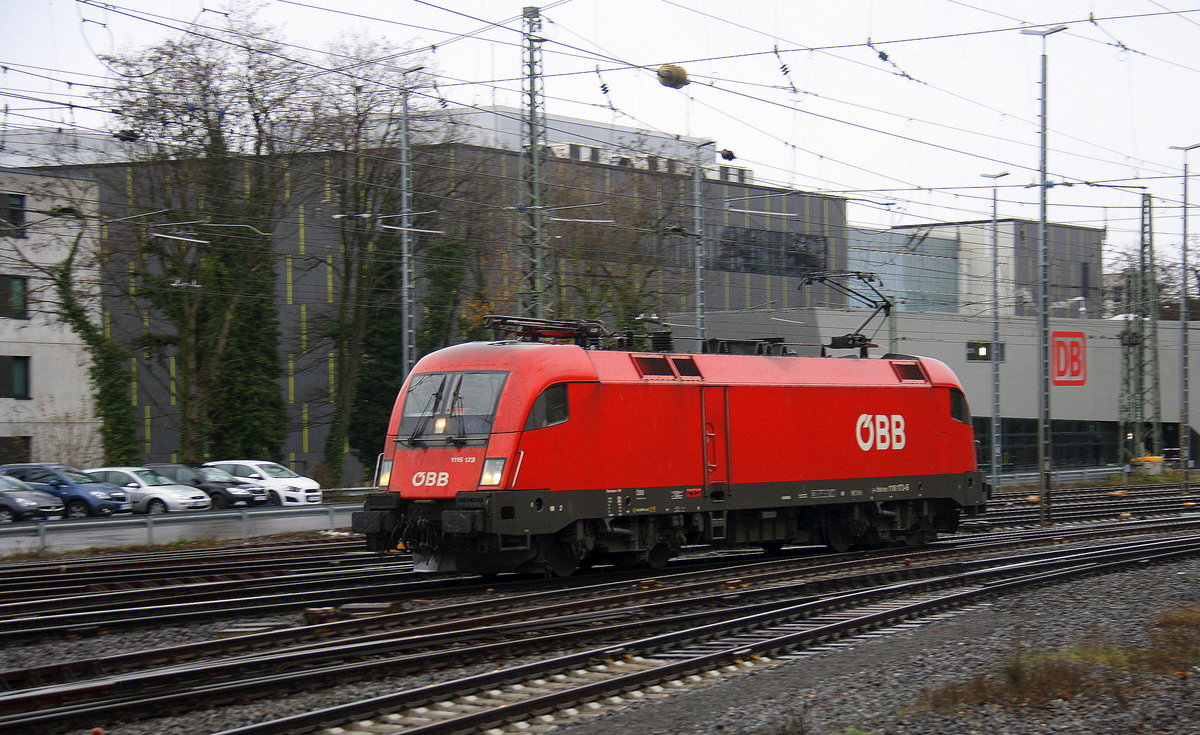 Taurus ÖBB 1116 173  Sensi  rangiert in Aachen-West. 
Aufgenommen vom Bahnsteig in Aachen-West. 
Am Kalten Nachmittag vom 29.12.2017.