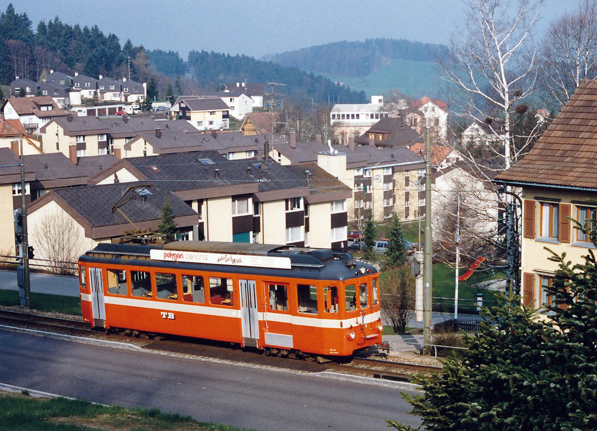 TB: Regionalzug auf der Fahrt nach Trogen mit dem BDe 4/4 6 im Jahre 1994.
Foto: Walter Ruetsch 