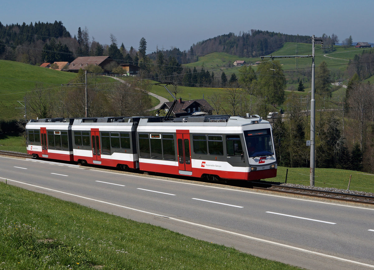 TB/AB: Bahnidylle von der ehemaligen Trogenerbahn, entstanden am 24. April 2017.
Beim Betrachten dieser Aufnahmen bin ich mit den Fidelen Mölltalern aus dem Kärtner Mölltal voll einverstanden.

Hier der Refrain des bekannten Liedes:

Appenzellerland Appenzellerland, 
singt man auf Bergeshöhn, klingts bis zum Bodensee.
Appenzellerland Appenzellerland,
ob Wies und Wald und Feld, das schönste Land der Welt

Foto: Walter Ruetsch Kanton SO
