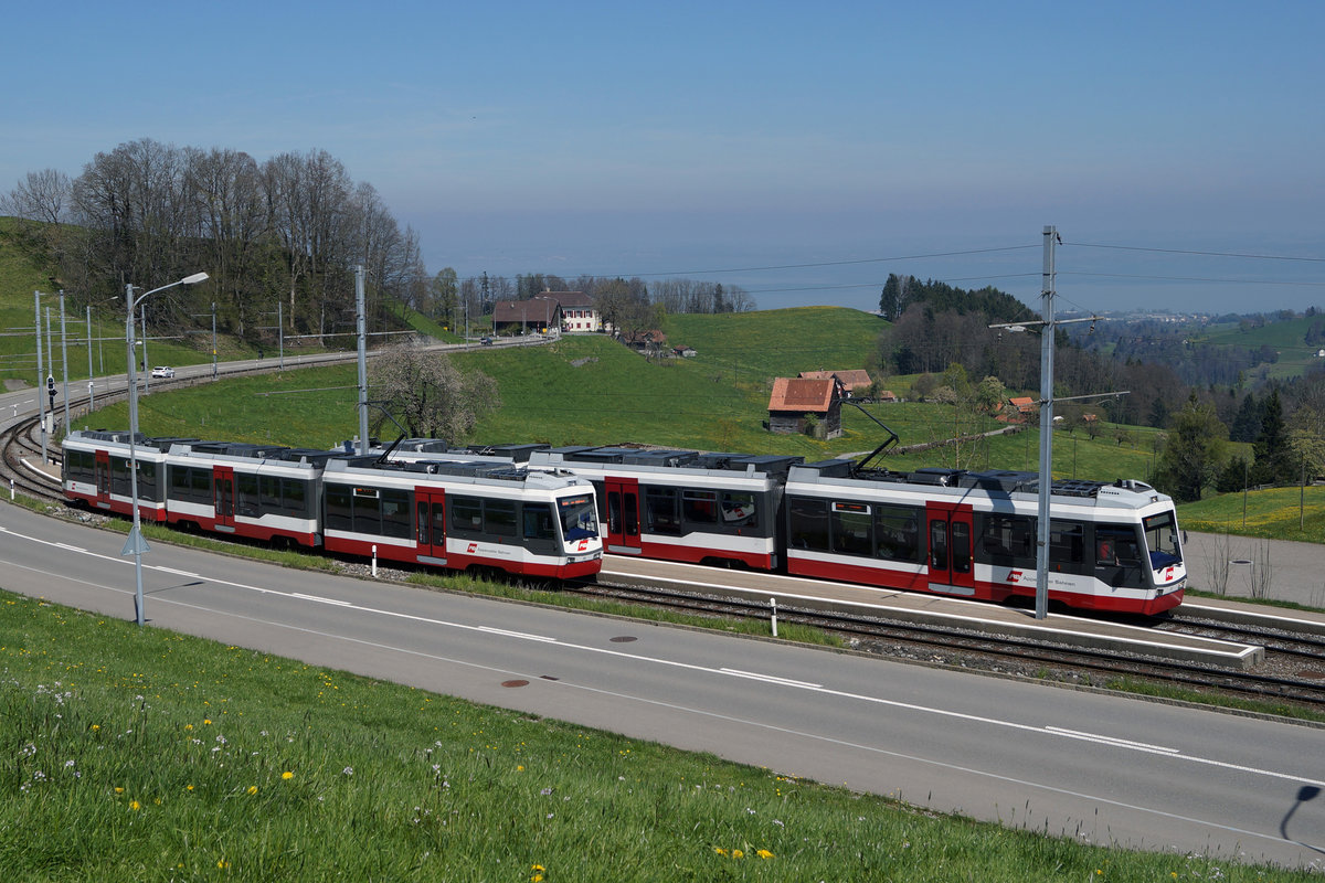TB/AB: Bahnidylle von der ehemaligen Trogenerbahn, entstanden am 24. April 2017.
Beim Betrachten dieser Aufnahmen bin ich mit den Fidelen Mölltalern aus dem Kärtner Mölltal voll einverstanden.

Hier der Refrain des bekannten Liedes:

Appenzellerland Appenzellerland, 
singt man auf Bergeshöhn, klingts bis zum Bodensee.
Appenzellerland Appenzellerland,
ob Wies und Wald und Feld, das schönste Land der Welt

Foto: Walter Ruetsch Kanton SO
