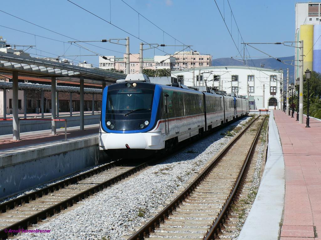 TCDD-E22029+E22031, von der spanischen Firma CAF gebaute Elektrotriebzge fr die
S-Bahn(IZBAN)Strecken in Izmir.

2012-03-16 Izmir-Alsancak