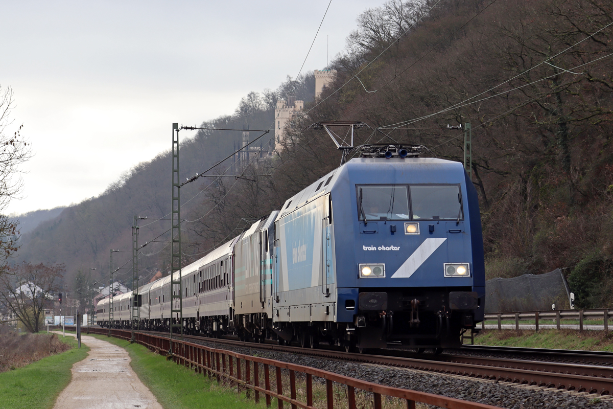 TCS 101 051-1 mit Rpool 186 292-9 die in Diensten von Lineas steht bei Stolzenfels/Koblenz auf der linken Rheinseite 14.3.2024