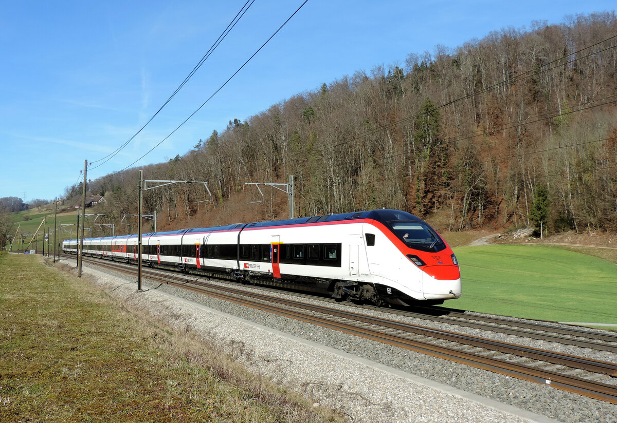 Tecknau - 8. Februar 2022 : Giruno RABe 501 012  Zürich  am IC 675 von Basel nach Lugano.