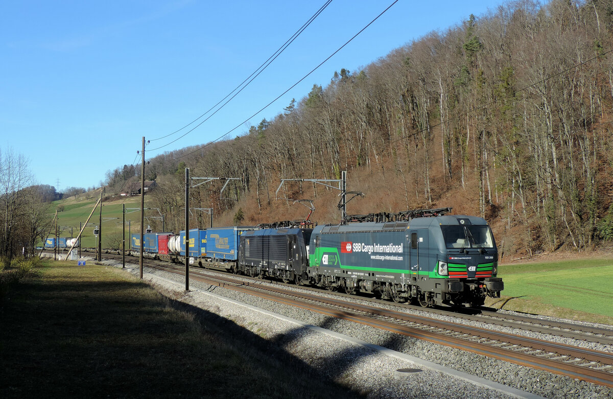 Tecknau - 8. Februar 2022 : ELL 193 260 + MRCE 189 089 mit einem Containerzug.
