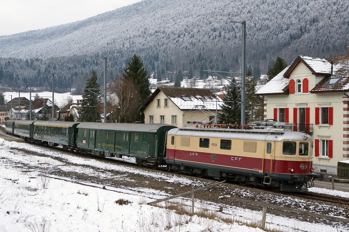 TEE-Classics: Re 4/4 I 10034 mit einem Sonderzug bei Cortébert am 24. Januar 2015.
Foto: Walter Ruetsch