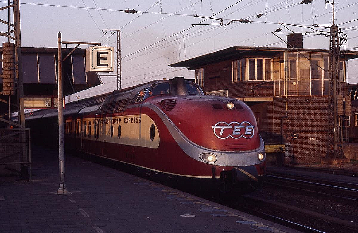 TEE VT 601 am 28.11.1986 im Hauptbahnhof Münster.
