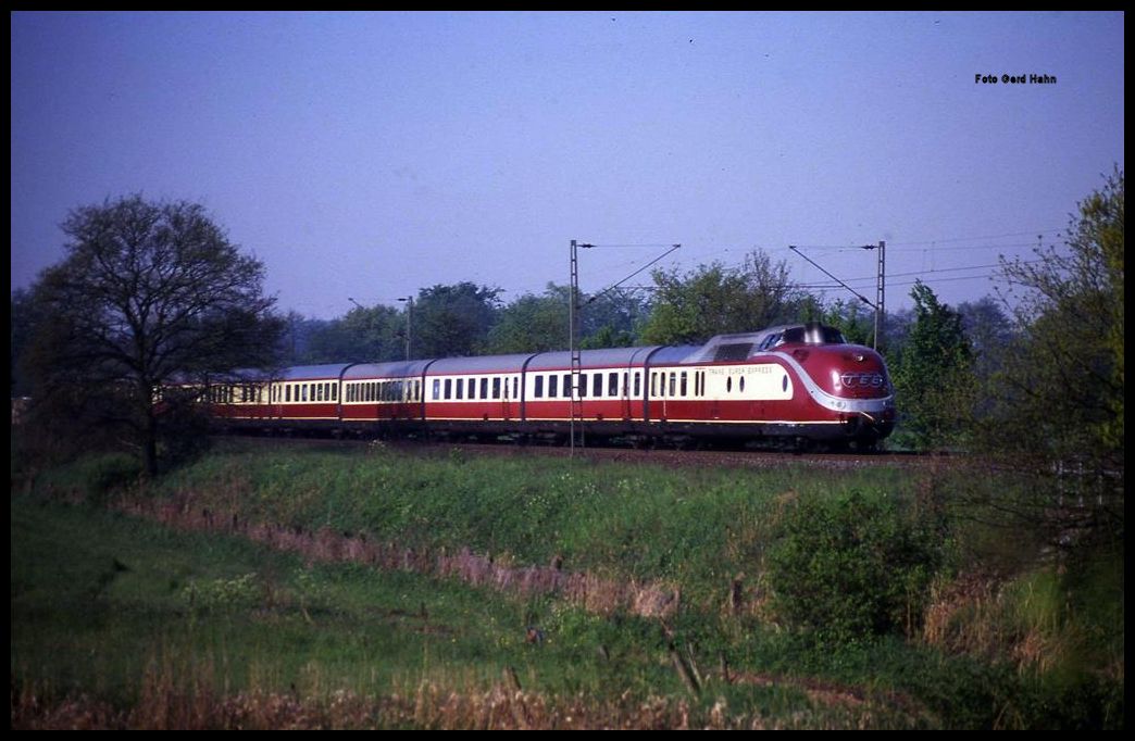 TEE VT 601 am Ortsrand von Hasbergen auf der Rollbahn am 15.5.1992 auf dem Weg nach Hamburg.