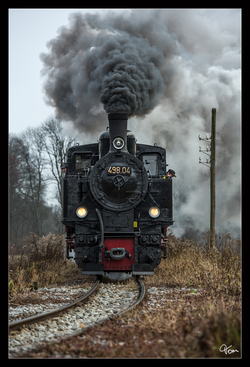 Teleaufnahme der 498.04 auf der Steyrtalbahn, aufgenommen nahe Rosenegg. 8.12.2016