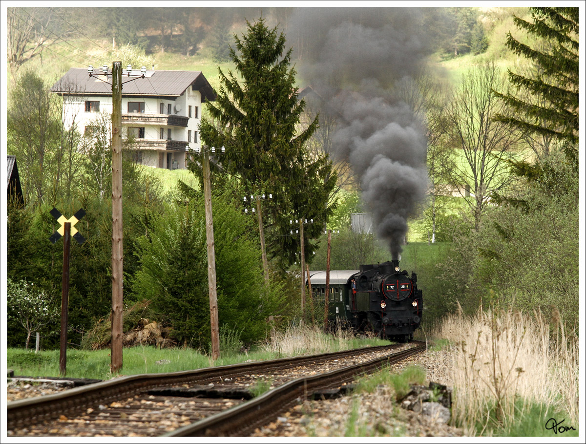 Teleaufnahme der 77.28, welche zum  Radfrühling im Traisental  unterwegs war. 
Amt Mitterbach 27.4.2014