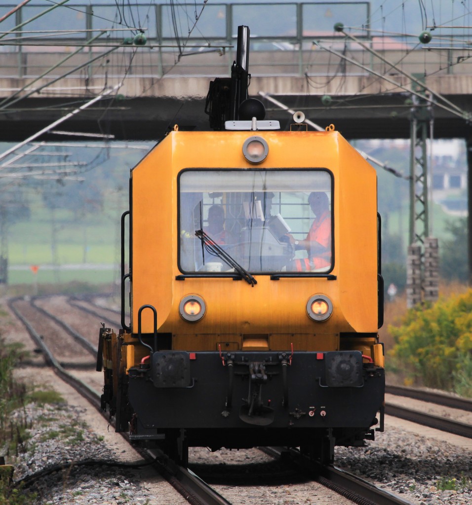 Teleaufnahme eines Dienstfahrzeuges der DB. Aufgenommen am 27. August 2013 in Bernau am Chiemsee.