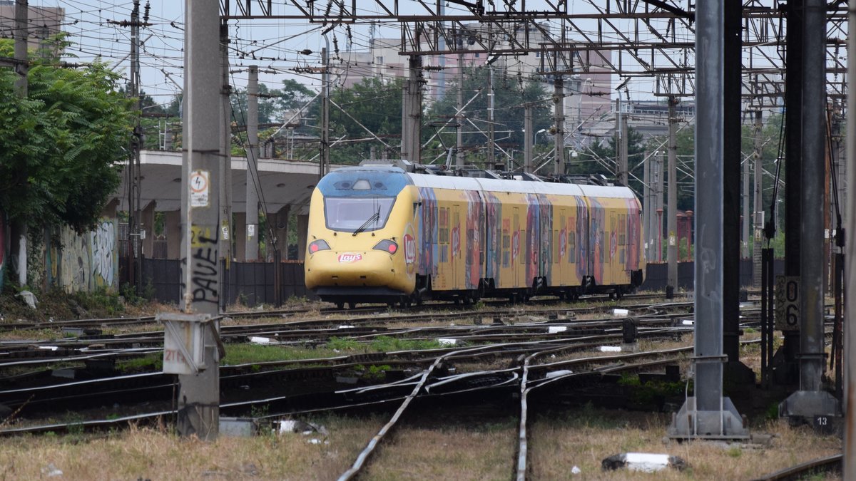 Teleobjektivaufnahme des 94-53-0-141-0006-1 der Softrans, bei der Abfahrt nach Craiova aus dem Bukarester Nordbahnhof am 14.08.2017