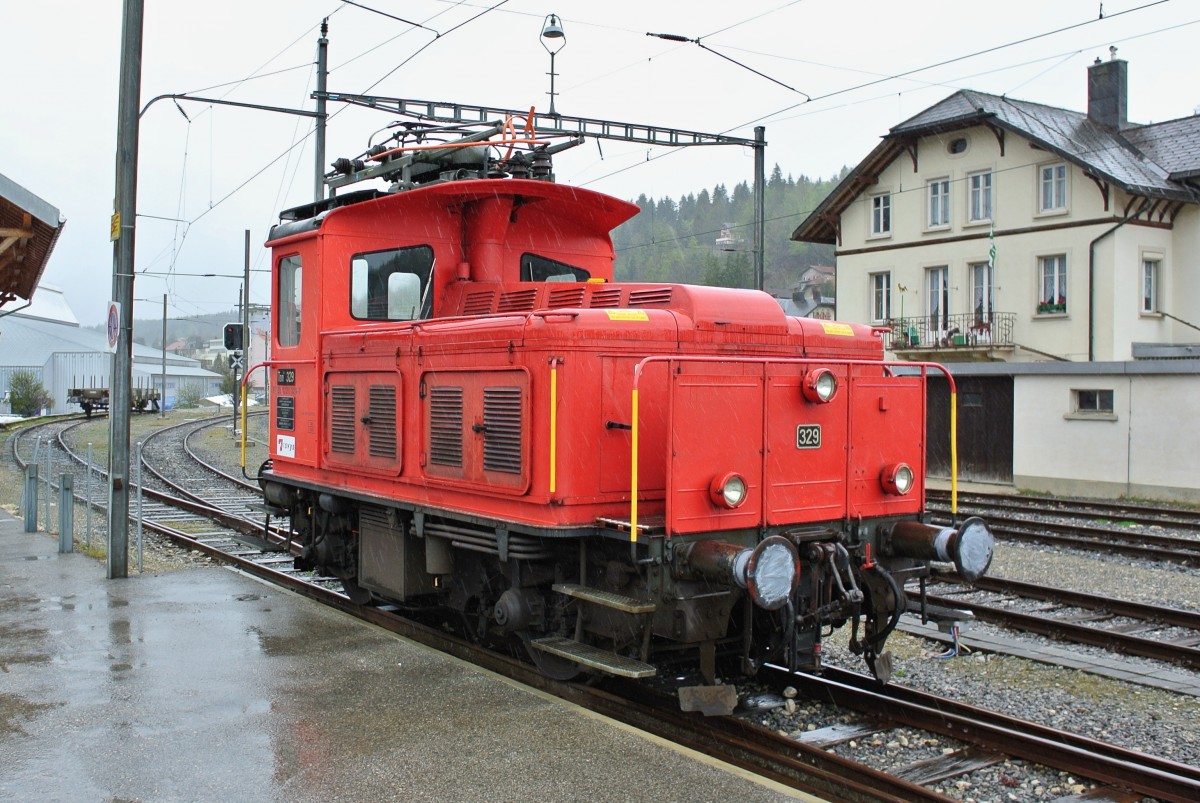 Tem II (97 85 1220) 329 (-7) abgestellt in Sentier-Orient, 01.05.2015.