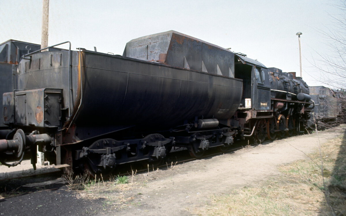 Tenderansicht der DR-Rekolok 50 8009 am 16.04.1994 in der Dampfloksammlung Falz in Basdorf.