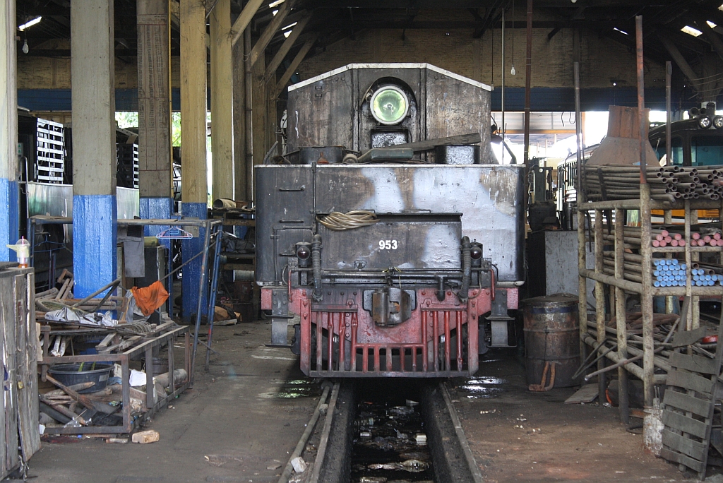 Tenderrückseite der 953 (1'D1'-h2, Hitachi, Bauj. 1950, Fab.Nr. 2051) am 31.Mai 2013 im Depot Thon Buri.
