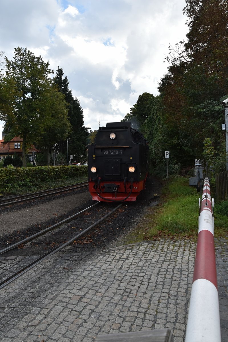 Tendervoraus kam die 99 7240-7 mit einem Personenzug vom Brocken herunter gefahren in den Bahnhof Westerntor eingefahren. 16.9.2017