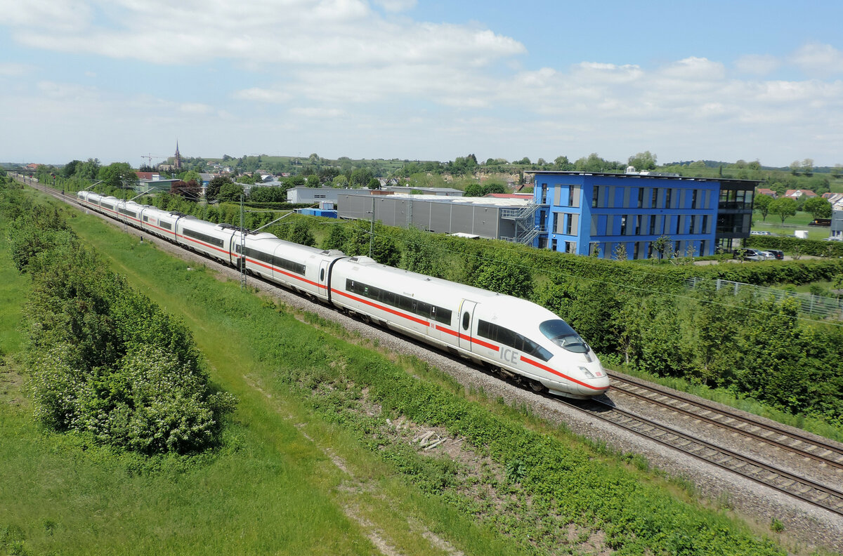 Teningen - 25. Mai 2023 : 406 003 am ICE 255 von Amsterdam Centraal nach Basel