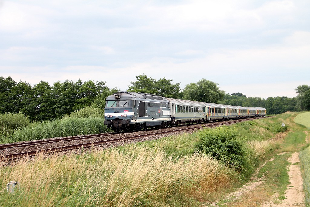 TER 30906 mit 67571 und Corail-Zug bei Minversheim (16.06.2015)