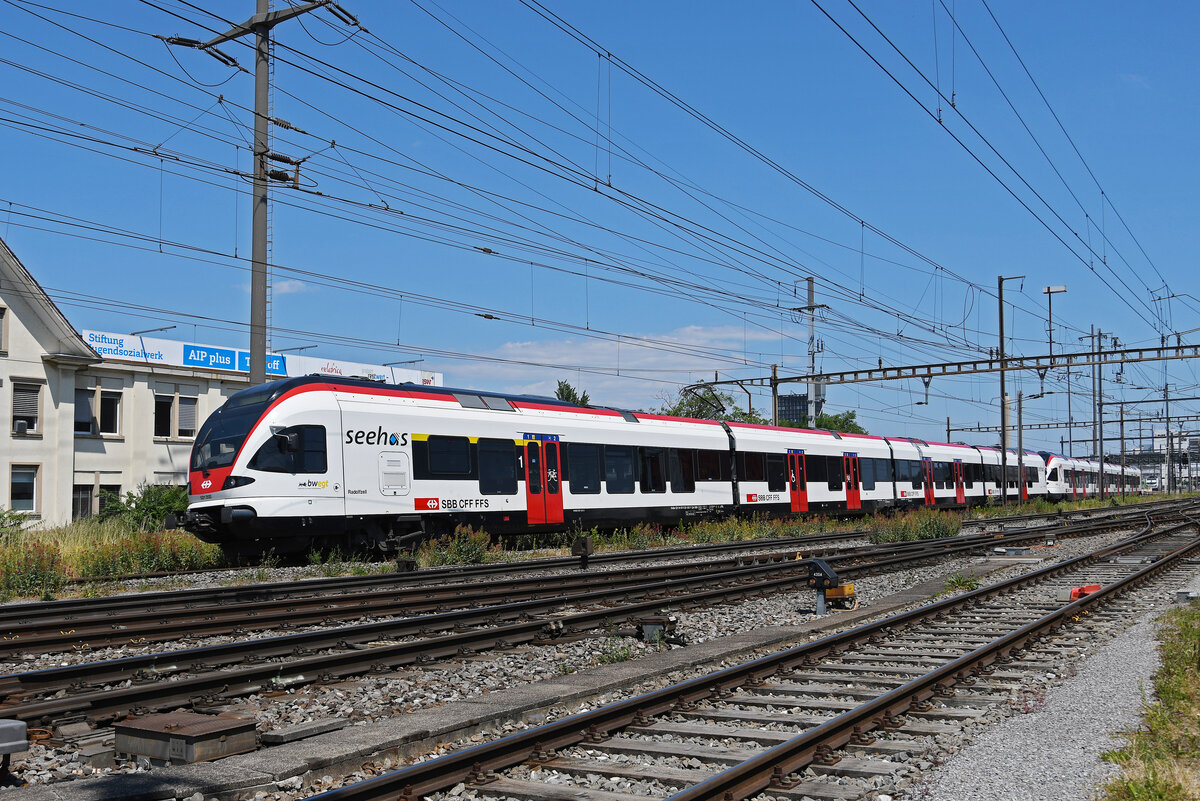 Testfahrt, mit den RABe 521 019 und 521 202 (Seehas), durchfährt am 14.06.2023 den Bahnhof Pratteln.