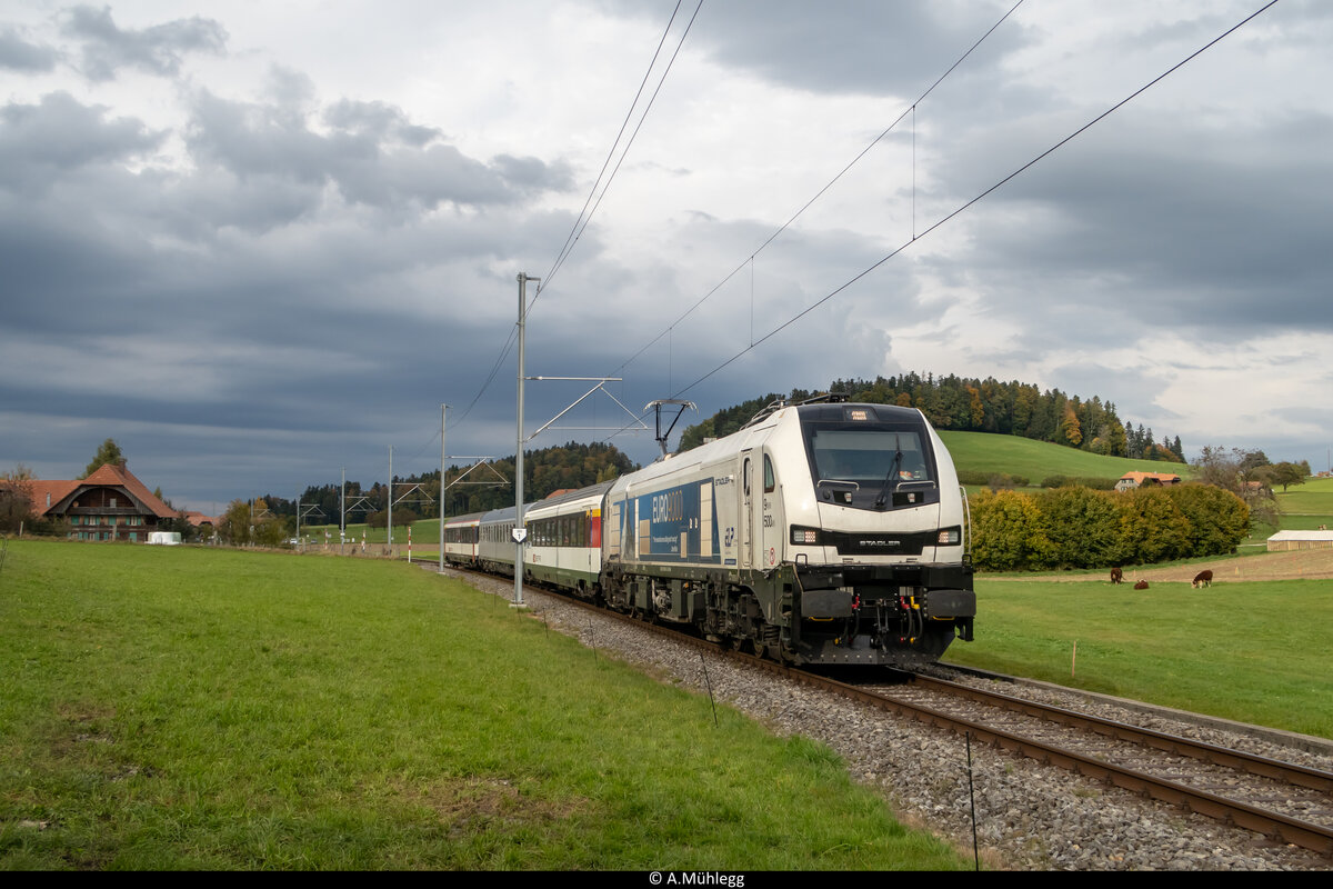 Testfahrten mit der ELP Stadler Euro9000 (2019 301) auf der Linie Bern - Schwarzenburg. Hier bei Schwarzenburg am 20.10.2021