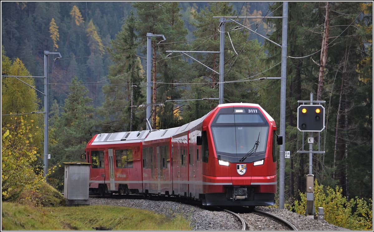 Testzug 9046 mit dem neuen Capricorn ABe 4/16 3111 oberhalb Filisur Richtung Davos-Platz. (06.11.2019)